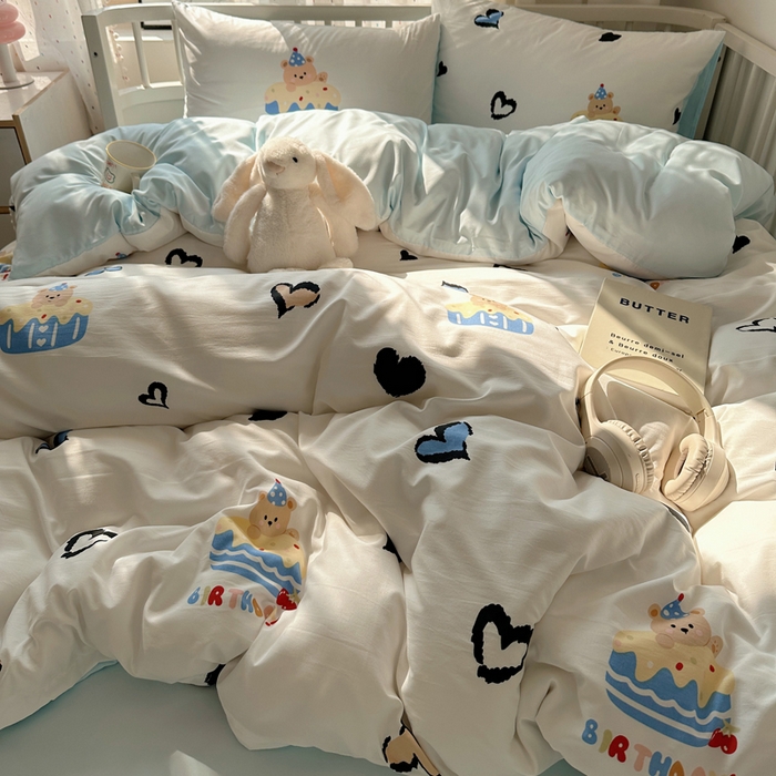 91家纺网 家纺一手货源 找家纺 顾里家纺 2025春夏新款韩系大版云朵棉四件套 爱心蛋糕熊