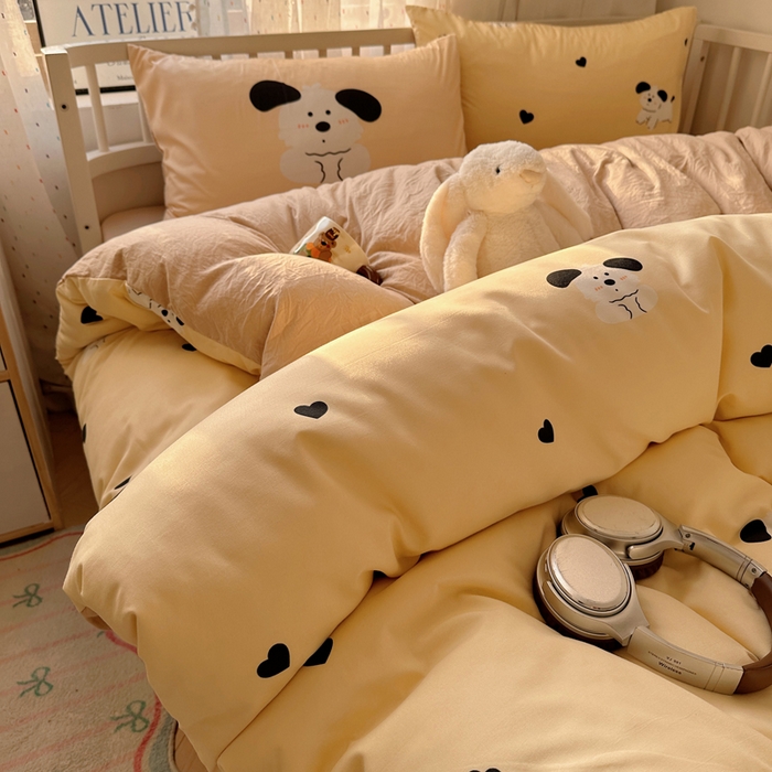 91家纺网 家纺一手货源 找家纺 顾里家纺 2025春夏新款韩系大版云朵棉四件套 爱心狗狗