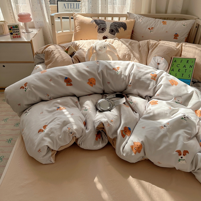 91家纺网 家纺一手货源 找家纺 顾里家纺 2025春夏新款韩系大版云朵棉四件套 狗狗派对