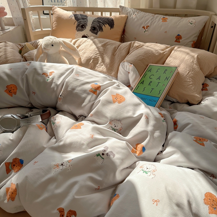 91家纺网 家纺一手货源 找家纺 顾里家纺 2025春夏新款韩系大版云朵棉四件套 狗狗派对