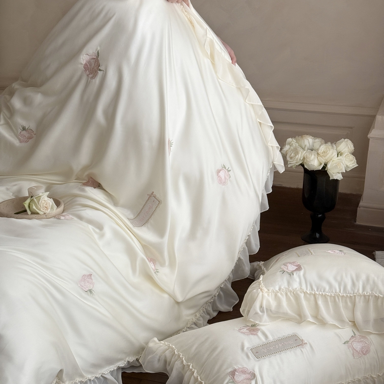 91家纺网 家纺一手货源 找家纺 MIU缪家居 2025春夏新款60支兰精天丝四件套-爱莎 爱莎-乳白