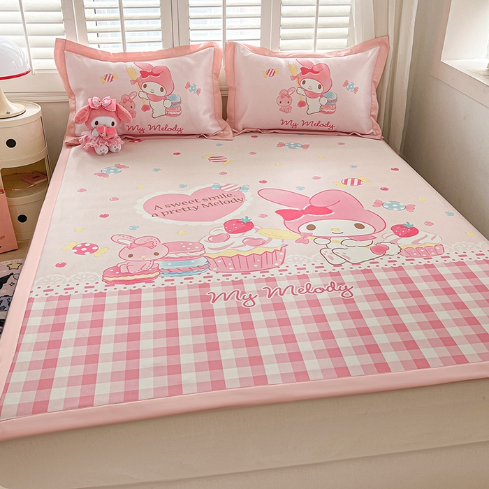 91家纺网 家纺一手货源 找家纺 金爱家 2025新款A类三丽鸥授权数码印花中分子1200D凉感冰丝宽边凉感软席 冰丝席-蛋糕美乐蒂