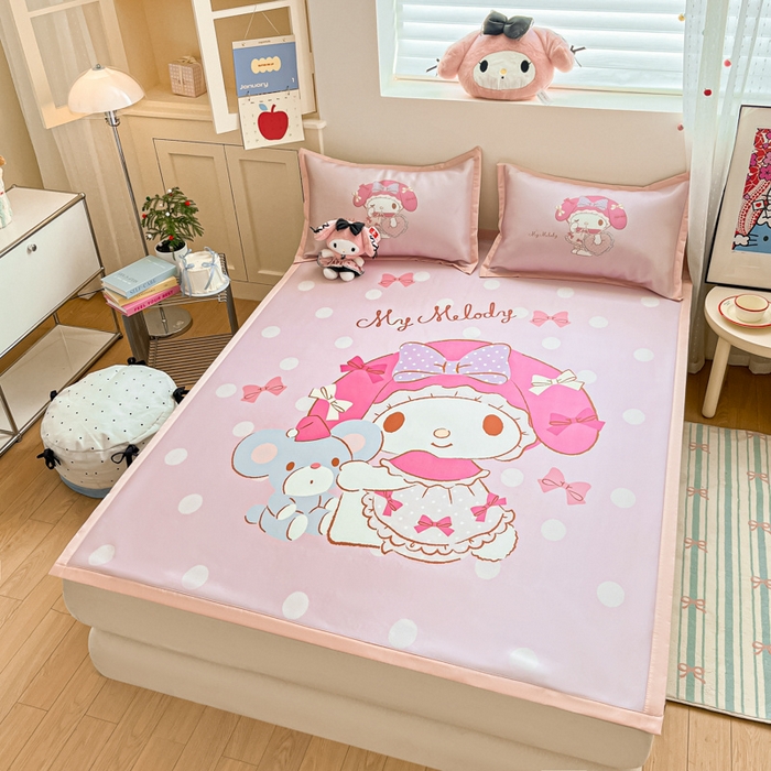 91家纺网 家纺一手货源 找家纺 金爱家 2025新款A类三丽鸥授权数码印花中分子1200D凉感冰丝宽边凉感软席 冰丝席-美乐蒂小熊