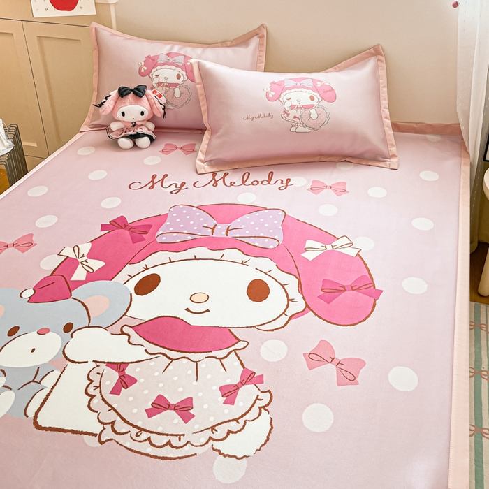 91家纺网 家纺一手货源 找家纺 金爱家 2025新款A类三丽鸥授权数码印花中分子1200D凉感冰丝宽边凉感软席 冰丝席-美乐蒂小熊