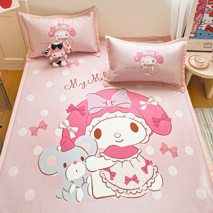 91家纺网 家纺一手货源 找家纺 金爱家 2025新款A类三丽鸥授权数码印花中分子1200D凉感冰丝宽边凉感软席 冰丝席-美乐蒂小熊