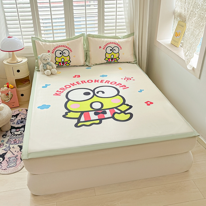 91家纺网 家纺一手货源 找家纺 金爱家 2025新款A类三丽鸥授权数码印花中分子1200D凉感冰丝宽边凉感软席 冰丝席-萌萌大眼蛙