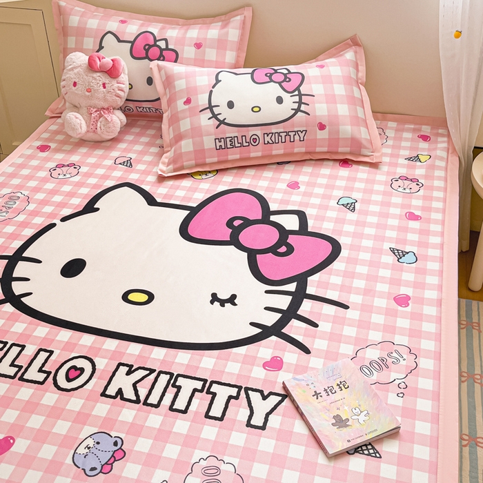 91家纺网 家纺一手货源 找家纺 金爱家 2025新款A类三丽鸥授权数码印花中分子1200D凉感冰丝宽边凉感软席 冰丝席-香香小熊kitty