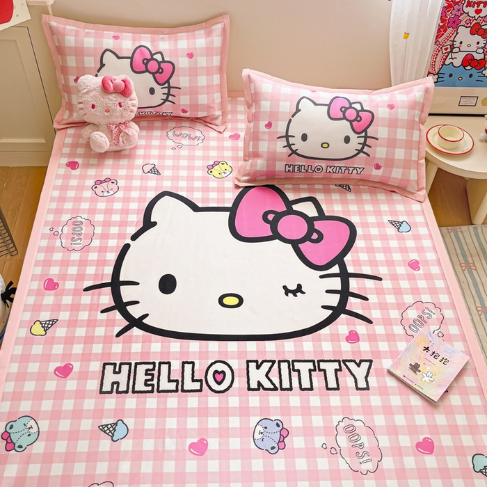 91家纺网 家纺一手货源 找家纺 金爱家 2025新款A类三丽鸥授权数码印花中分子1200D凉感冰丝宽边凉感软席 冰丝席-香香小熊kitty