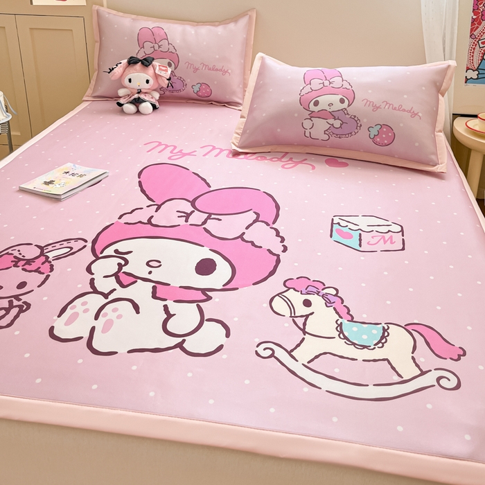 91家纺网 家纺一手货源 找家纺 金爱家 2025新款A类三丽鸥授权数码印花中分子1200D凉感冰丝宽边凉感软席 冰丝席-童话美乐蒂