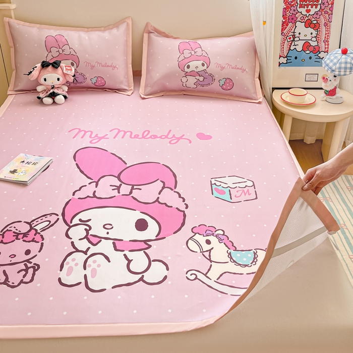 91家纺网 家纺一手货源 找家纺 金爱家 2025新款A类三丽鸥授权数码印花中分子1200D凉感冰丝宽边凉感软席 冰丝席-童话美乐蒂