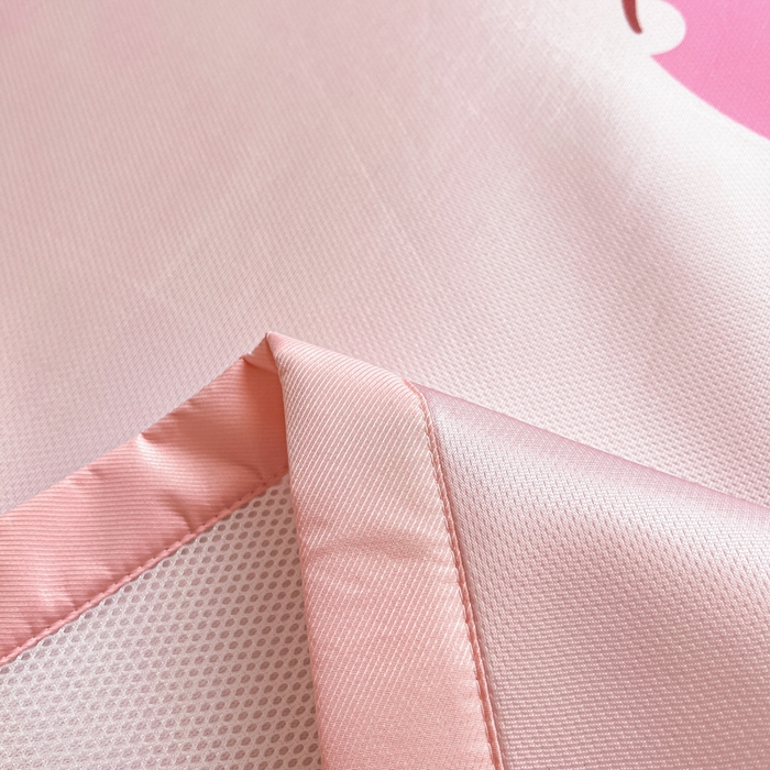 91家纺网 家纺一手货源 找家纺 金爱家 2025新款A类三丽鸥授权数码印花中分子1200D凉感冰丝宽边凉感软席 冰丝席-美美kitty粉