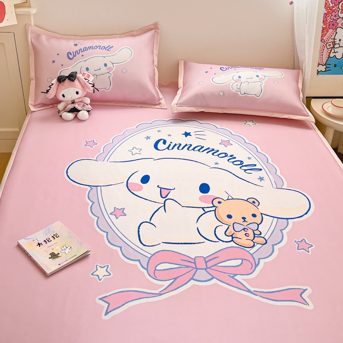 91家纺网 家纺一手货源 找家纺 金爱家 2025新款A类三丽鸥授权数码印花中分子1200D凉感冰丝宽边凉感软席 冰丝席-蝴蝶结玉桂狗粉