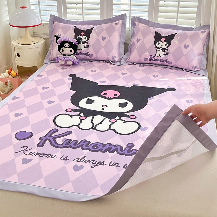 91家纺网 家纺一手货源 找家纺 金爱家 2025新款A类三丽鸥授权数码印花中分子1200D凉感冰丝宽边凉感软席 冰丝席-甜甜库洛米