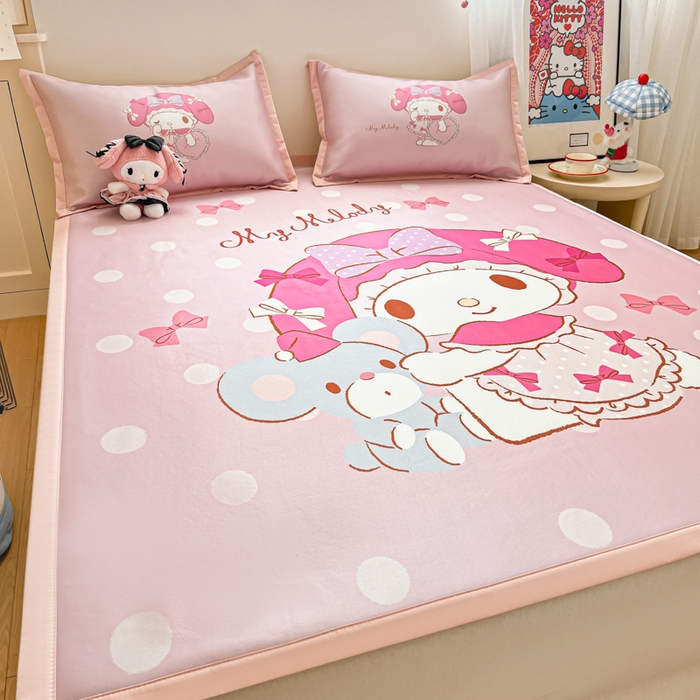 91家纺网 家纺一手货源 找家纺 金爱家 2025新款A类三丽鸥授权数码印花中分子1200D凉感冰丝宽边凉感软席 冰丝席-美乐蒂小熊