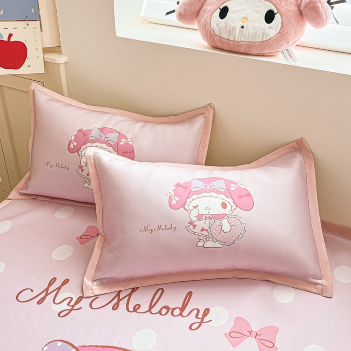 91家纺网 家纺一手货源 找家纺 金爱家 2025新款A类三丽鸥授权数码印花中分子1200D凉感冰丝宽边凉感软席 冰丝席-美乐蒂小熊