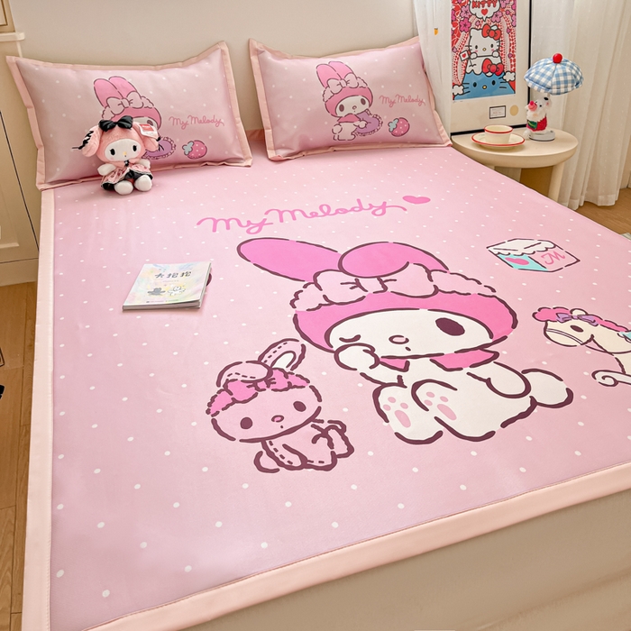 91家纺网 家纺一手货源 找家纺 金爱家 2025新款A类三丽鸥授权数码印花中分子1200D凉感冰丝宽边凉感软席 冰丝席-童话美乐蒂