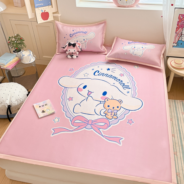 91家纺网 家纺一手货源 找家纺 金爱家 2025新款A类三丽鸥授权数码印花中分子1200D凉感冰丝宽边凉感软席 冰丝席-蝴蝶结玉桂狗粉