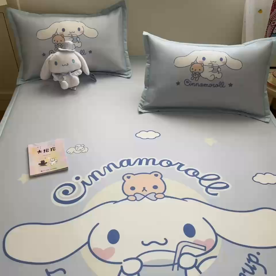 91家纺网 家纺一手货源 找家纺 金爱家 2025新款A类三丽鸥授权数码印花中分子1200D凉感冰丝宽边凉感软席 冰丝席-云朵大耳狗