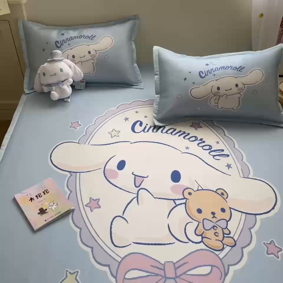 91家纺网 家纺一手货源 找家纺 金爱家 2025新款A类三丽鸥授权数码印花中分子1200D凉感冰丝宽边凉感软席 冰丝席-你好大耳狗