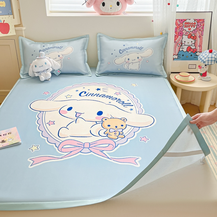 91家纺网 家纺一手货源 找家纺 金爱家 2025新款A类三丽鸥授权数码印花中分子1200D凉感冰丝宽边凉感软席 冰丝席-你好大耳狗