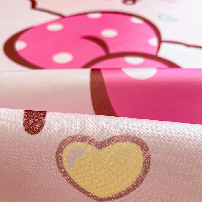 91家纺网 家纺一手货源 找家纺 金爱家 2025新款A类三丽鸥授权数码印花中分子1200D凉感冰丝宽边凉感软席 冰丝席-美美kitty粉