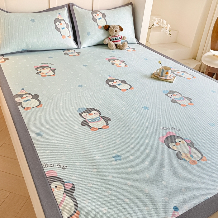 91家纺网 家纺一手货源 找家纺 柒月家居 2025新款小清新印花冰藤系列 呆萌企鹅