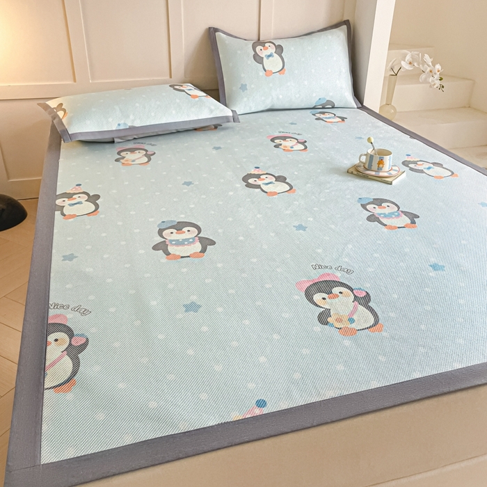 91家纺网 家纺一手货源 找家纺 柒月家居 2025新款小清新印花冰藤系列 呆萌企鹅