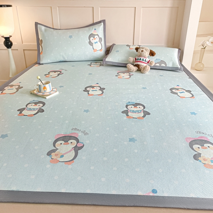 91家纺网 家纺一手货源 找家纺 柒月家居 2025新款小清新印花冰藤系列 呆萌企鹅