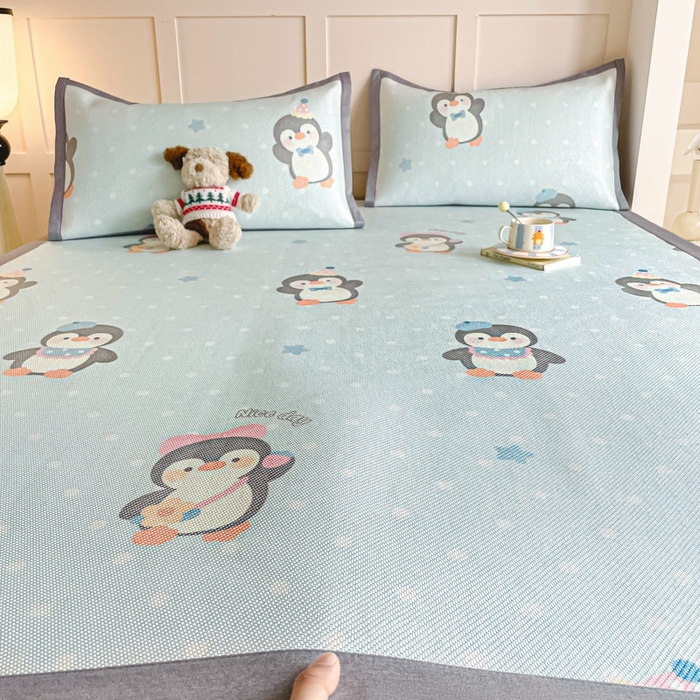 91家纺网 家纺一手货源 找家纺 柒月家居 2025新款小清新印花冰藤系列 呆萌企鹅