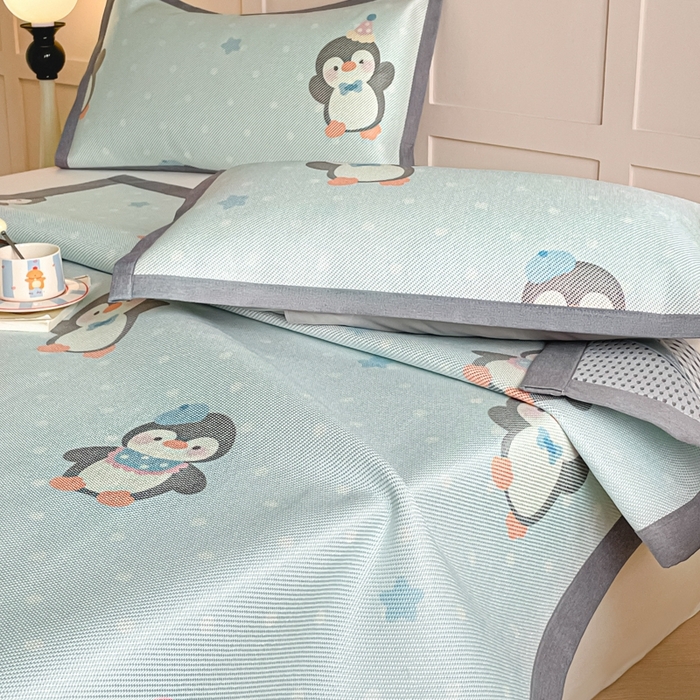 91家纺网 家纺一手货源 找家纺 柒月家居 2025新款小清新印花冰藤系列 呆萌企鹅