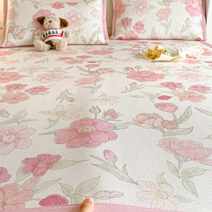 91家纺网 家纺一手货源 找家纺 柒月家居 2025新款小清新印花冰藤系列 粉色花海