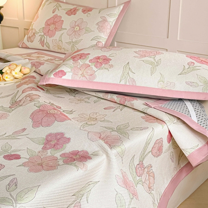 91家纺网 家纺一手货源 找家纺 柒月家居 2025新款小清新印花冰藤系列 粉色花海