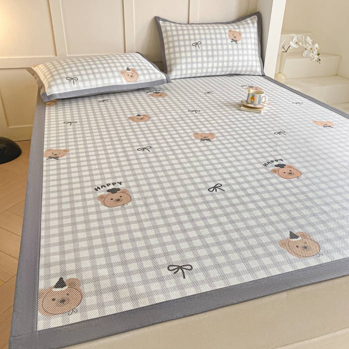 91家纺网 家纺一手货源 找家纺 柒月家居 2025新款小清新印花冰藤系列 格格熊