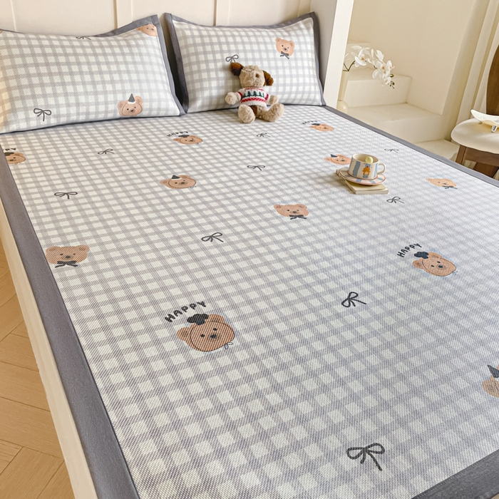 91家纺网 家纺一手货源 找家纺 柒月家居 2025新款小清新印花冰藤系列 格格熊