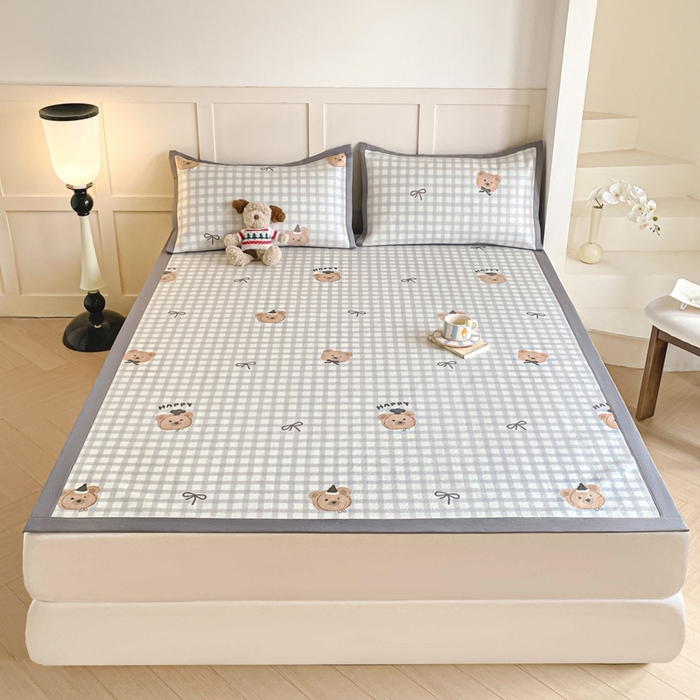 91家纺网 家纺一手货源 找家纺 柒月家居 2025新款小清新印花冰藤系列 格格熊