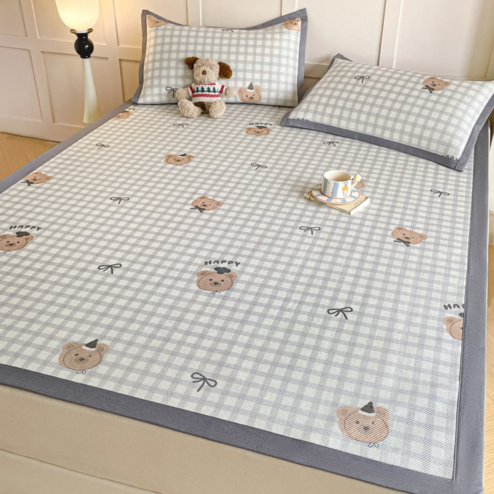 91家纺网 家纺一手货源 找家纺 柒月家居 2025新款小清新印花冰藤系列 格格熊