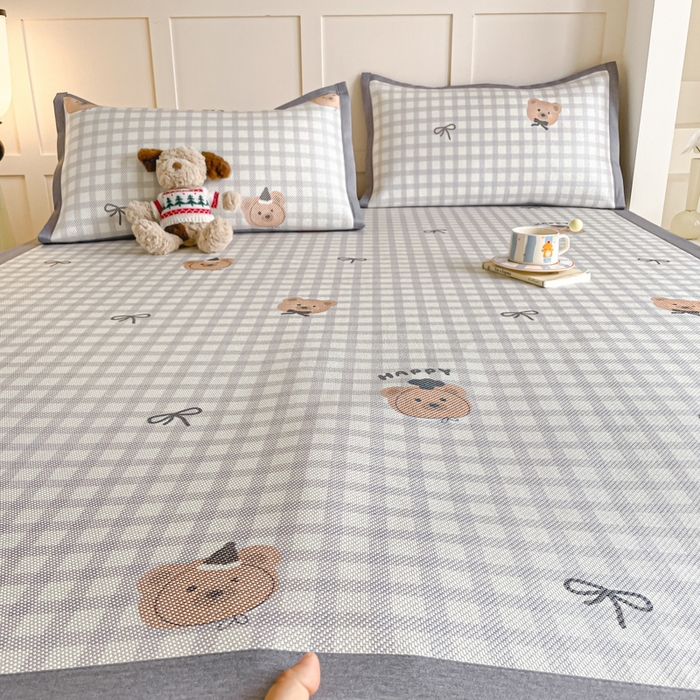 91家纺网 家纺一手货源 找家纺 柒月家居 2025新款小清新印花冰藤系列 格格熊