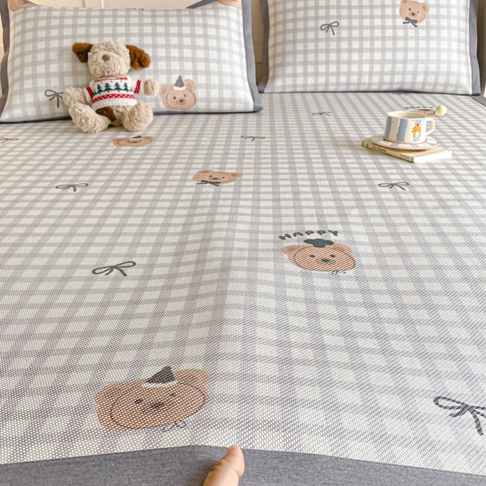 91家纺网 家纺一手货源 找家纺 柒月家居 2025新款小清新印花冰藤系列 格格熊