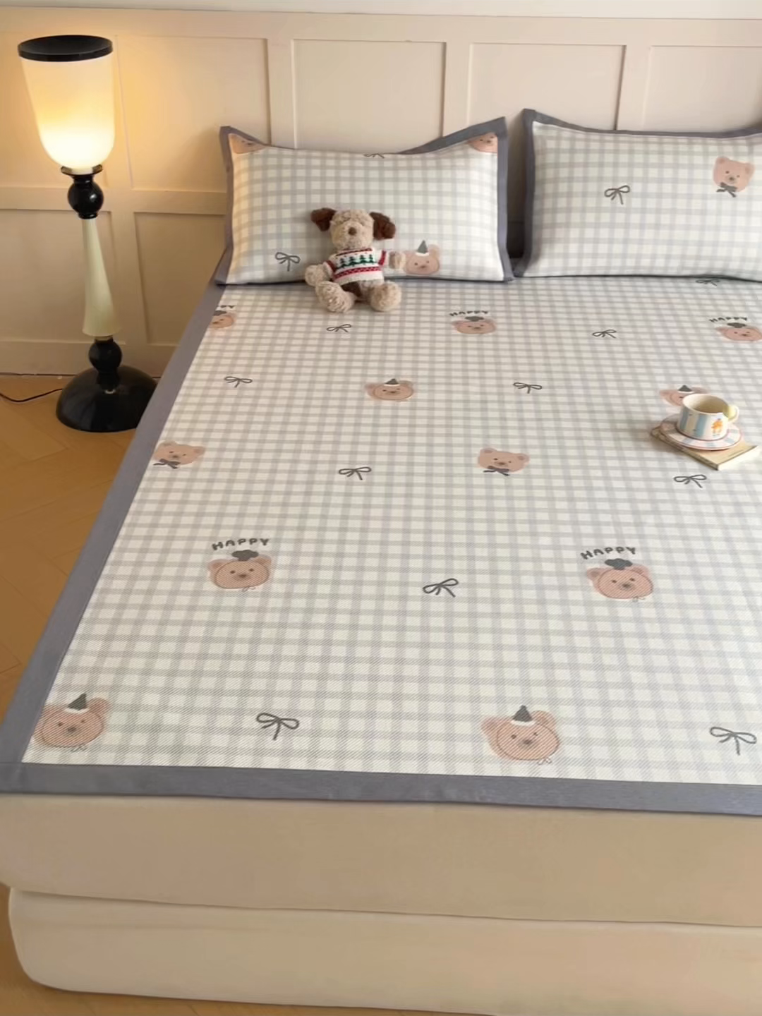 91家纺网 家纺一手货源 找家纺 柒月家居 2025新款小清新印花冰藤系列 格格熊