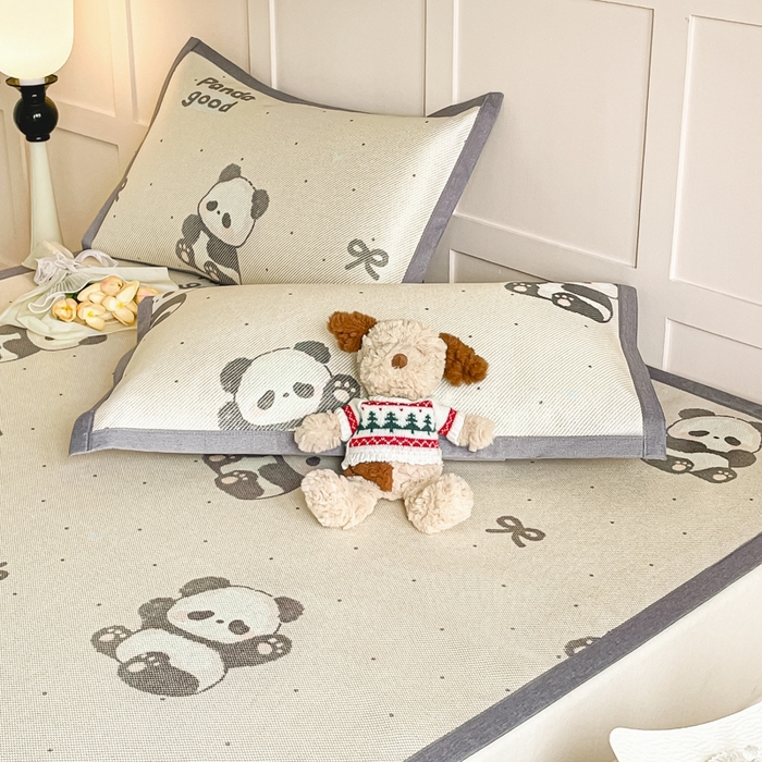 91家纺网 家纺一手货源 找家纺 柒月家居 2025新款小清新印花冰藤系列 熊猫团子