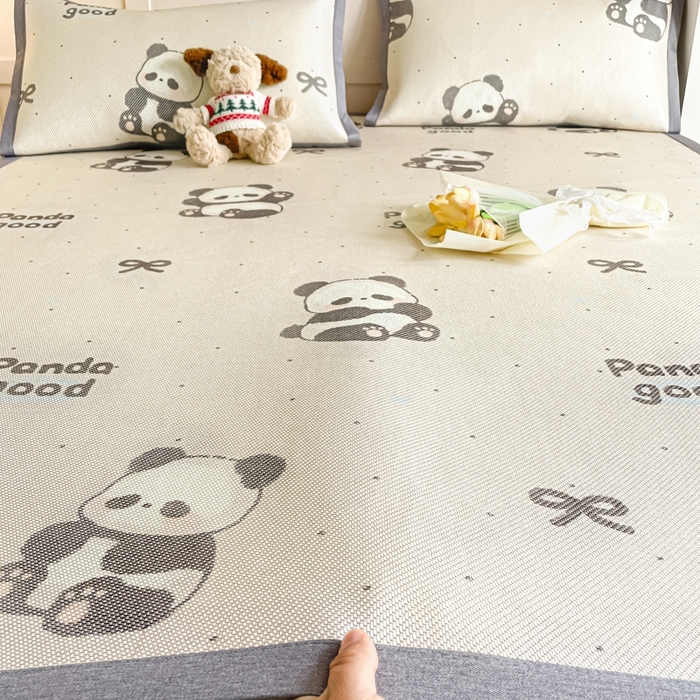 91家纺网 家纺一手货源 找家纺 柒月家居 2025新款小清新印花冰藤系列 熊猫团子