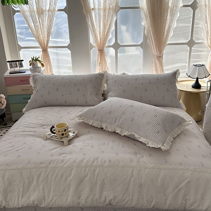 91家纺网 家纺一手货源 找家纺 奈萝家纺 2025新款全棉13372花边床盖三件套四件套纯棉花边夏被春秋被 波点小兔