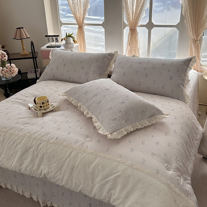 91家纺网 家纺一手货源 找家纺 奈萝家纺 2025新款全棉13372花边床盖三件套四件套纯棉花边夏被春秋被 波点小兔