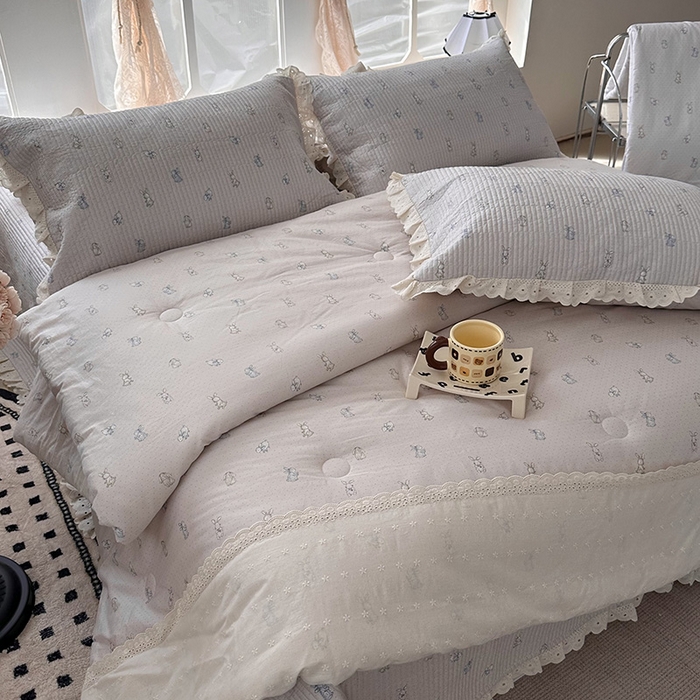 91家纺网 家纺一手货源 找家纺 奈萝家纺 2025新款全棉13372花边床盖三件套四件套纯棉花边夏被春秋被 波点小兔