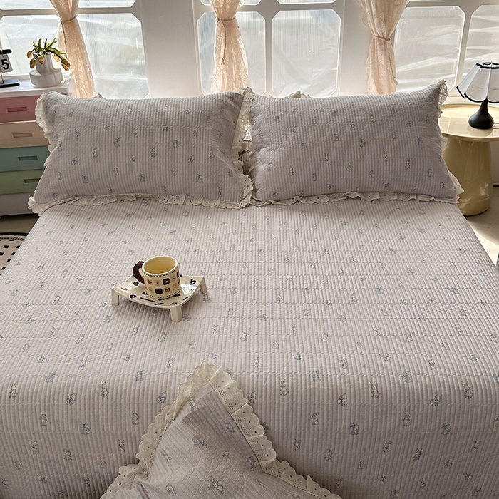 91家纺网 家纺一手货源 找家纺 奈萝家纺 2025新款全棉13372花边床盖三件套四件套纯棉花边夏被春秋被 波点小兔