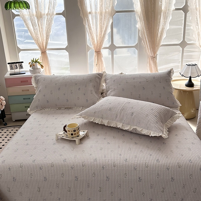 91家纺网 家纺一手货源 找家纺 奈萝家纺 2025新款全棉13372花边床盖三件套四件套纯棉花边夏被春秋被 波点小兔