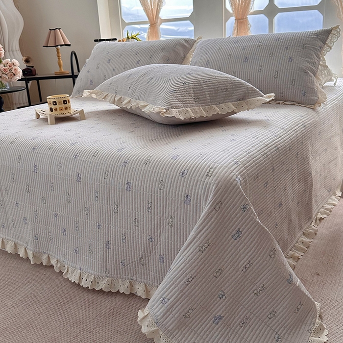 91家纺网 家纺一手货源 找家纺 奈萝家纺 2025新款全棉13372花边床盖三件套四件套纯棉花边夏被春秋被 波点小兔