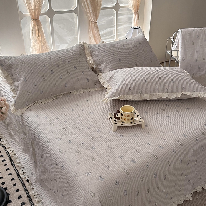 91家纺网 家纺一手货源 找家纺 奈萝家纺 2025新款全棉13372花边床盖三件套四件套纯棉花边夏被春秋被 波点小兔