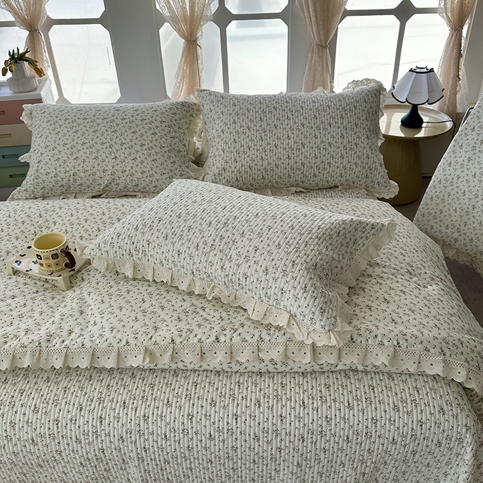 91家纺网 家纺一手货源 找家纺 奈萝家纺 2025新款全棉13372花边床盖三件套四件套纯棉花边夏被春秋被 繁花米白