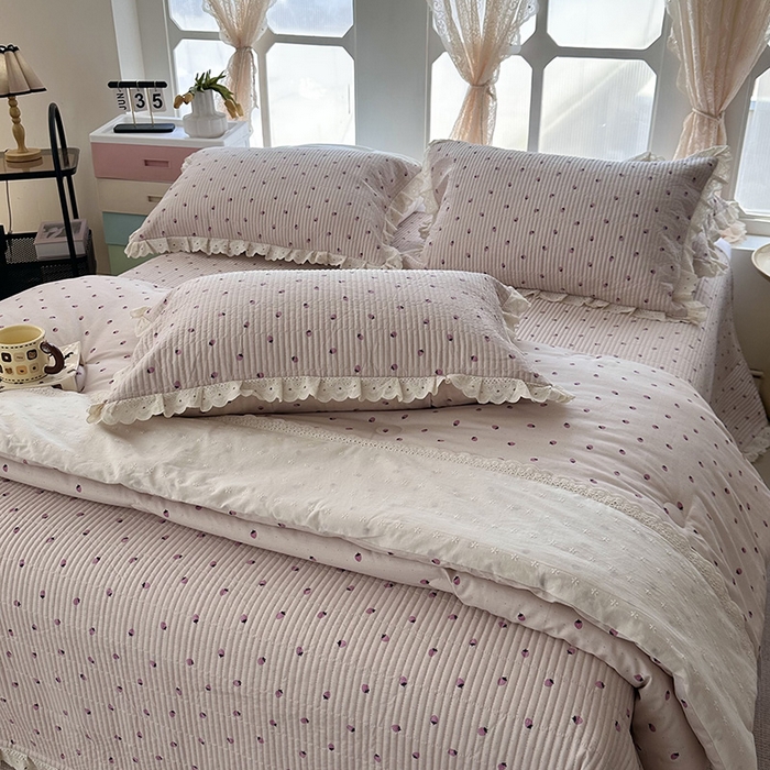 91家纺网 家纺一手货源 找家纺 奈萝家纺 2025新款全棉13372花边床盖三件套四件套纯棉花边夏被春秋被 粉色草莓